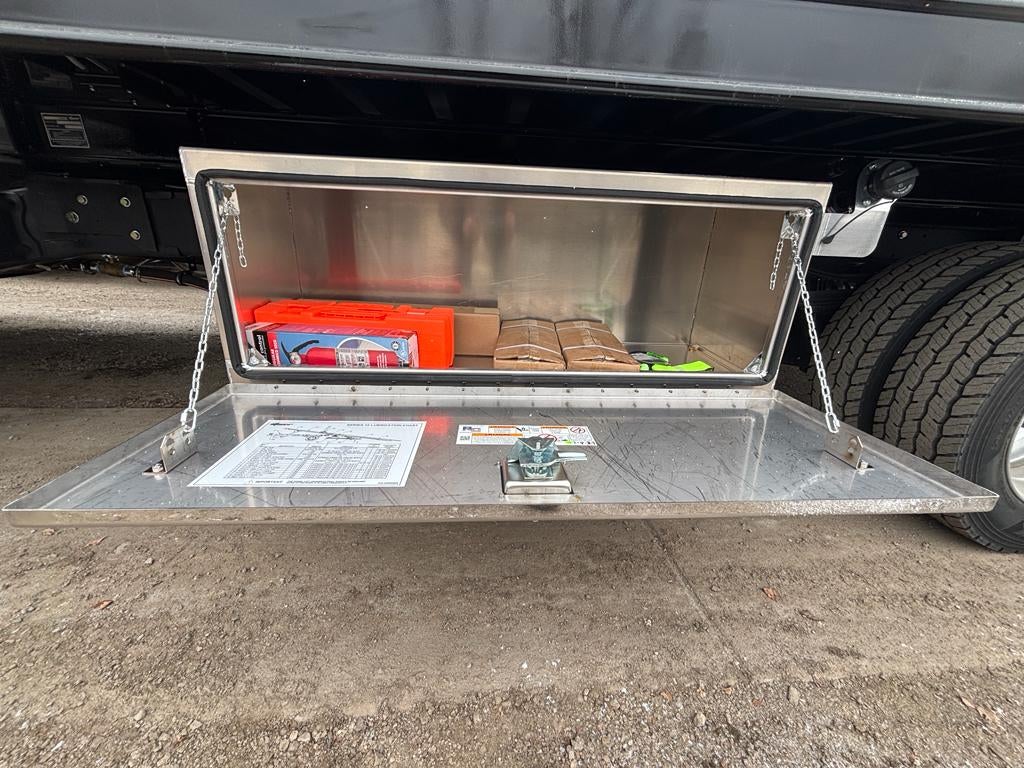 2024 Ford F-600 w/ Century 10S Carrier