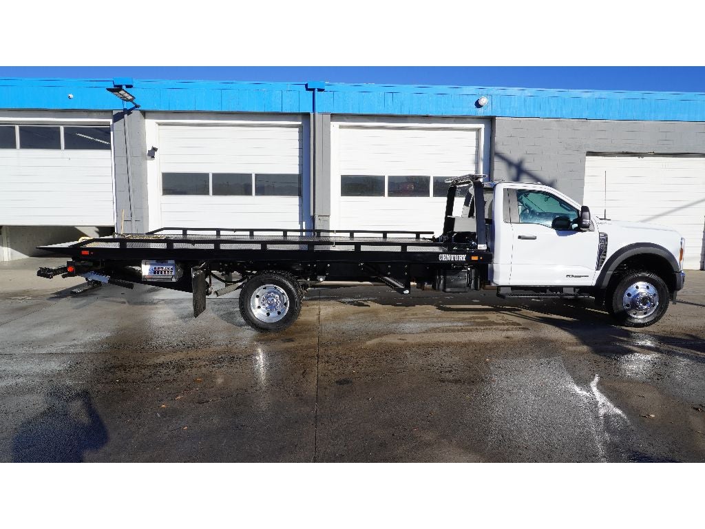 2024 Ford F-600 w/ Century 10S Carrier