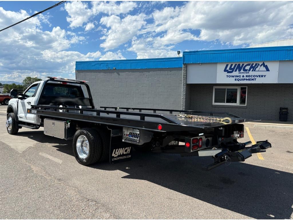 2024 Ford F-600 w/ Century 10S Carrier