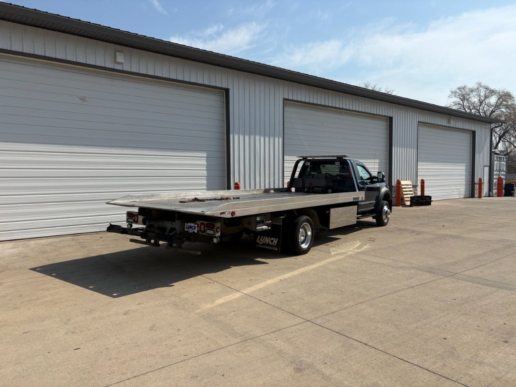 2020 Ford F-550 Super Duty w/ Century 10S Carrier