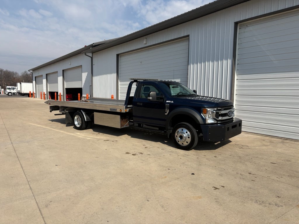 2020 Ford F-550 Super Duty w/ Century 10S Carrier