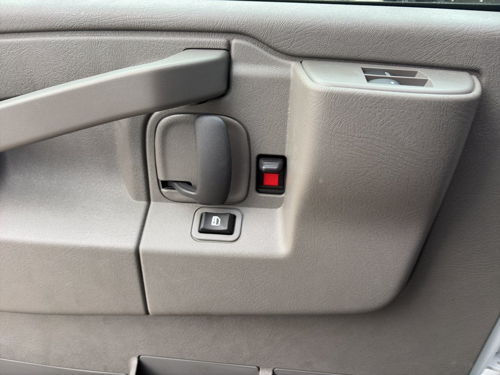 2025 Chevrolet Express 3500 15' Bay Bridge Van Body