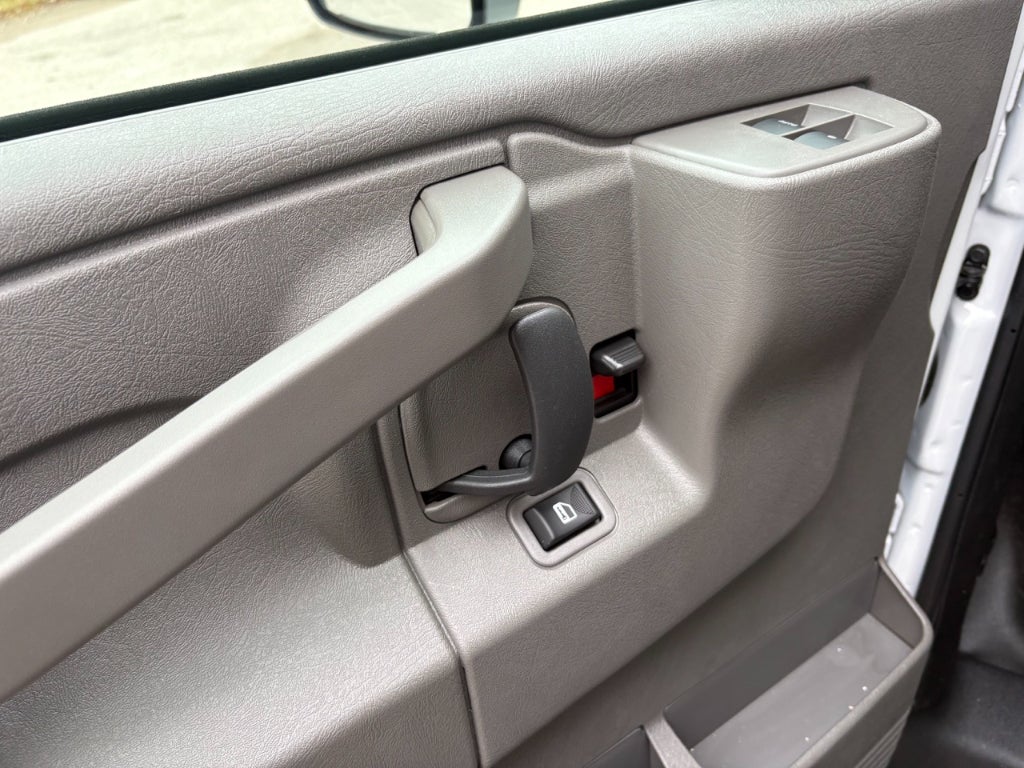 2025 Chevrolet Express 3500 15' Bay Bridge Van Body