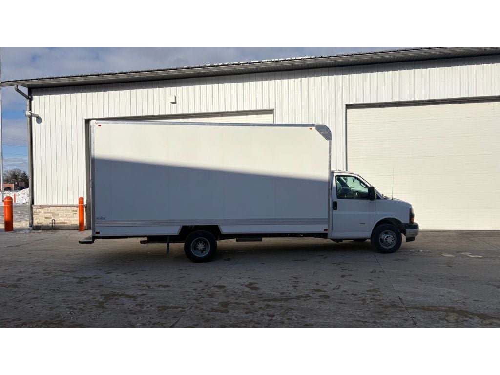 2025 Chevrolet Express 3500 17' Bay Bridge Van Body