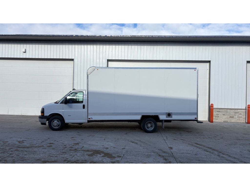 2025 Chevrolet Express 3500 17' Bay Bridge Van Body