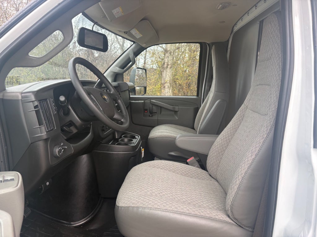 2025 Chevrolet Express 3500 15' Bay Bridge Van Body