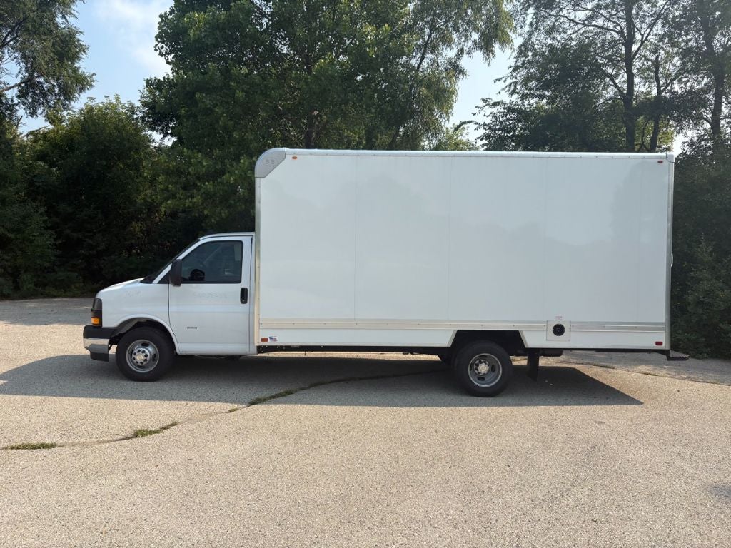 2025 Chevrolet Express 3500 17' Bay Bridge Van Body