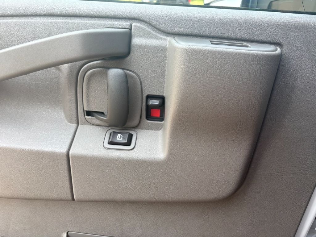 2025 Chevrolet Express 3500 17' Bay Bridge Van Body