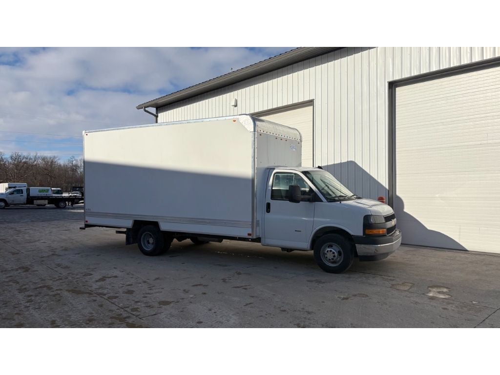 2025 Chevrolet Express 3500 17' Bay Bridge Van Body