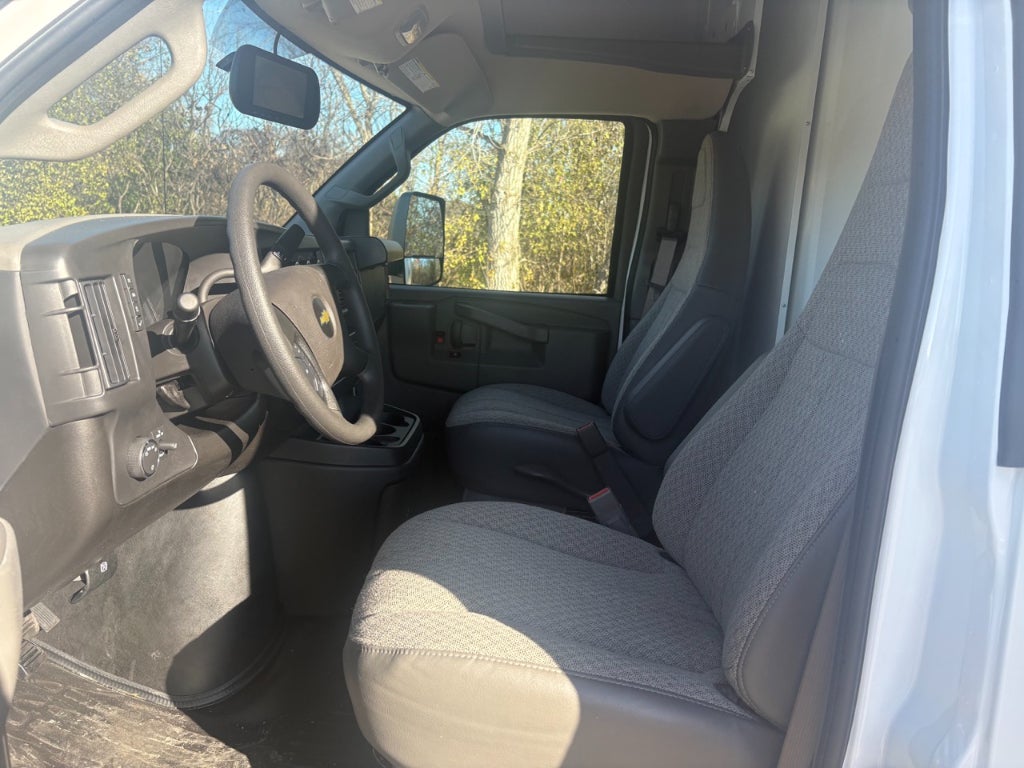 2025 Chevrolet Express 3500 17' Bay Bridge Van Body