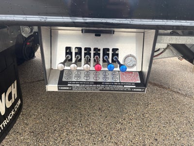 2025 CENTURY INTERNATIONAL w/ Century 12S Carrier