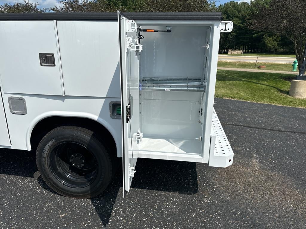 2024 Chevrolet Silverado 5500HD GM515 11' Reading Service Body