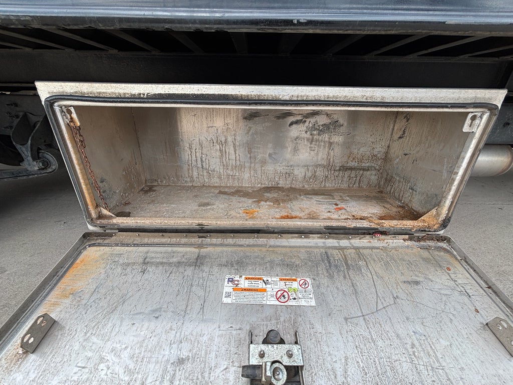 2022 Chevrolet Silverado 6500HD GM515 w/ Century 10S Carrier