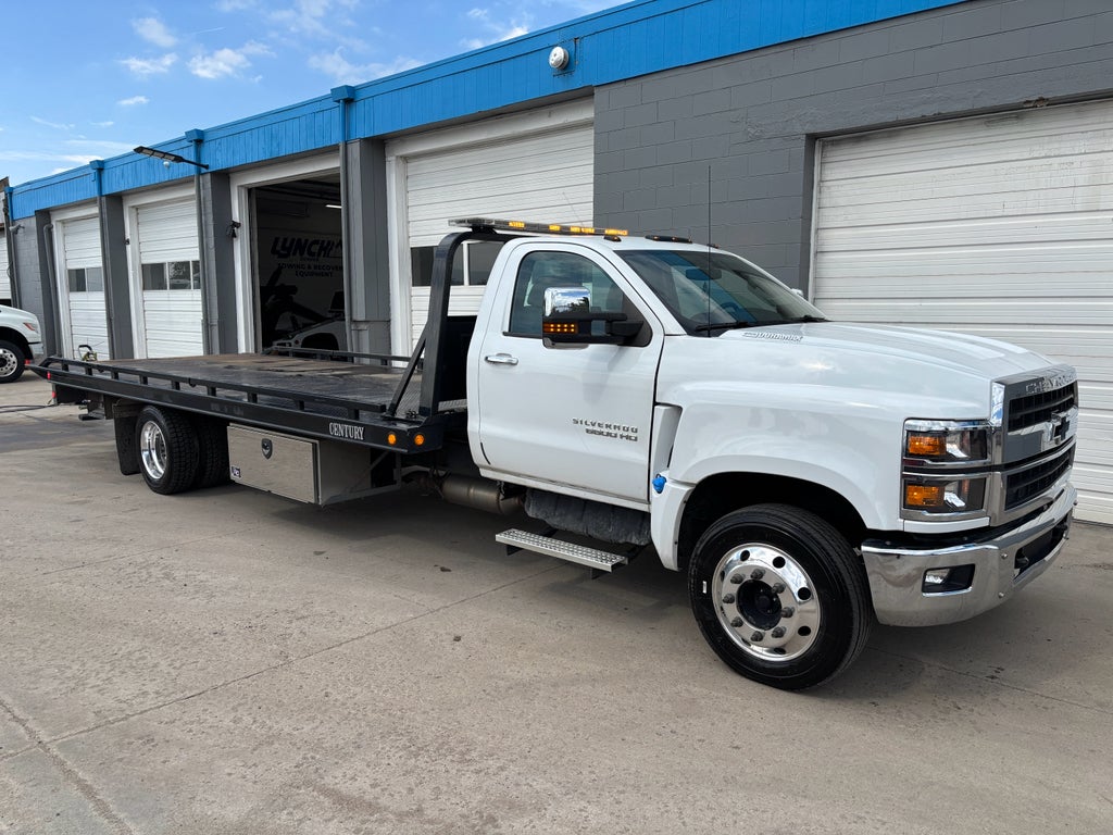 2022 Chevrolet Silverado 6500HD GM515 w/ Century 10S Carrier