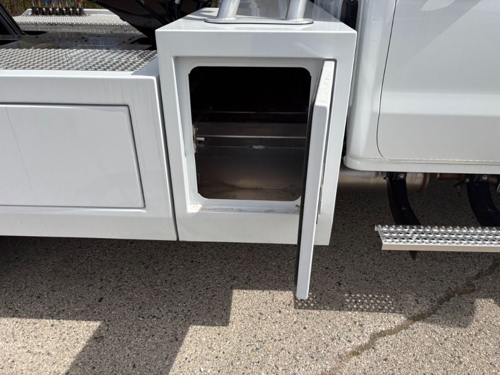 2023 Chevrolet Silverado 6500HD GM515 w/ Century 2465 Wrecker