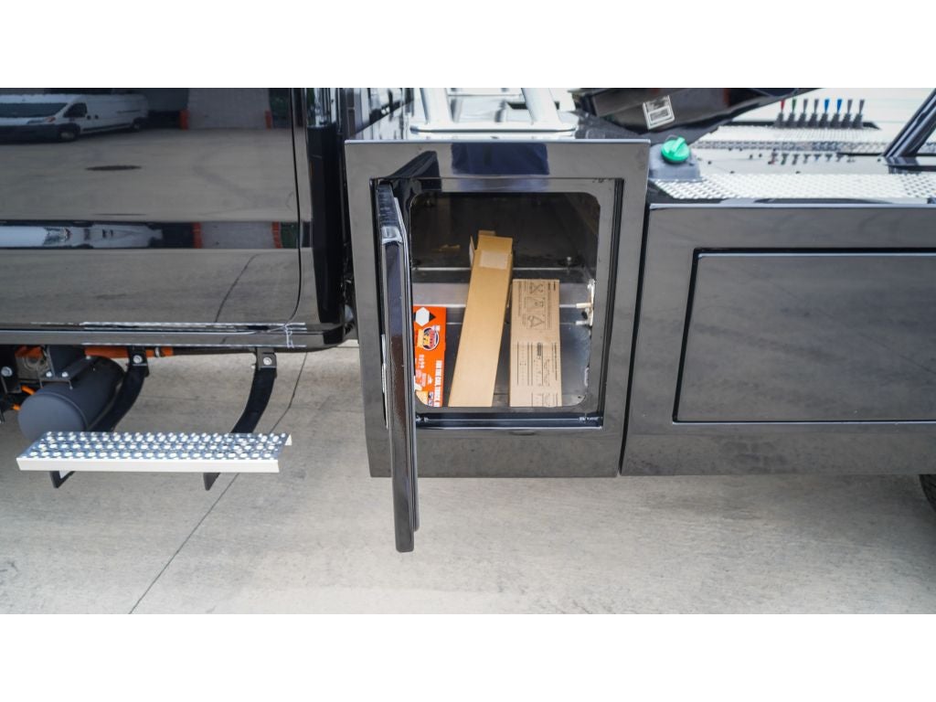 2023 Chevrolet Silverado 6500HD GM515 w/ Century 2465 12-ton wrecker