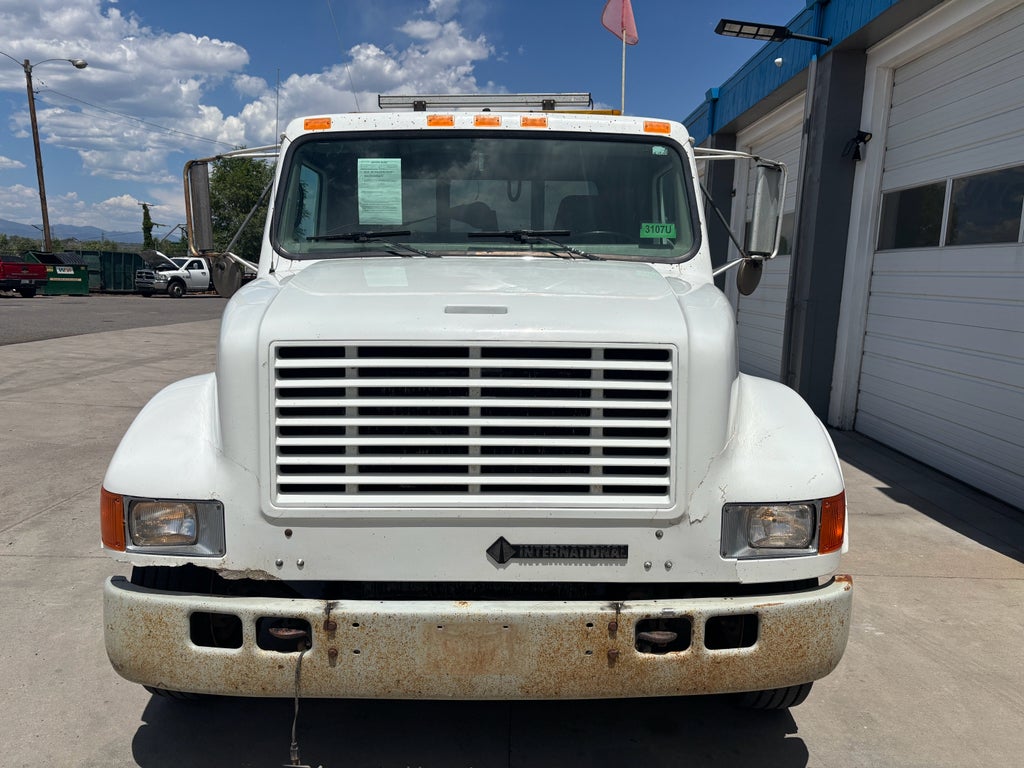 2001 International 4700 MV EC