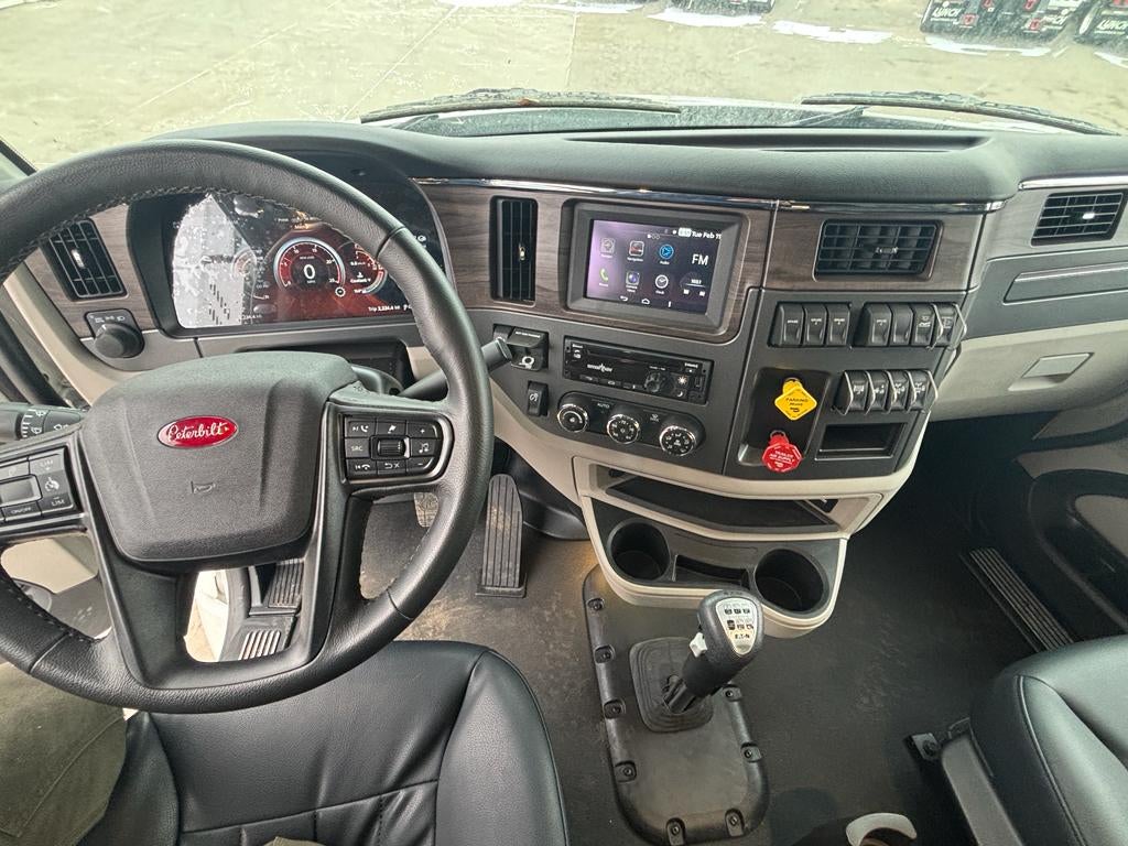 2024 Peterbilt 579 w/ Century 7035 Wrecker