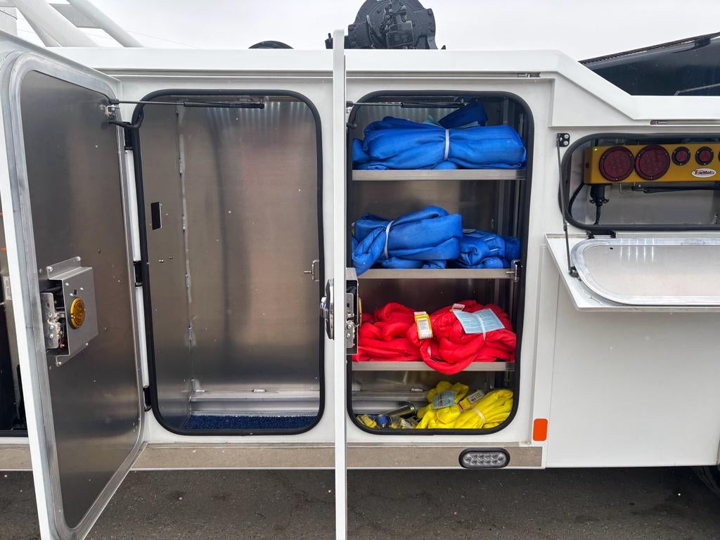 2024 Peterbilt 579 w/ Century 7035 Wrecker