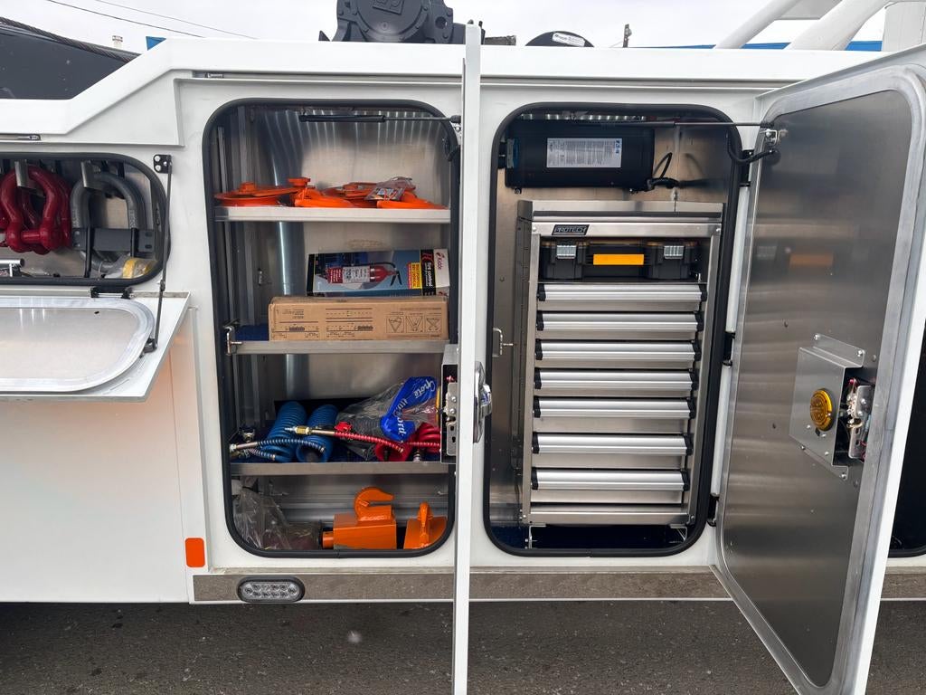 2024 Peterbilt 579 w/ Century 7035 Wrecker