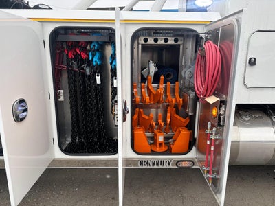 2024 Peterbilt 579 w/ Century 7035 Wrecker