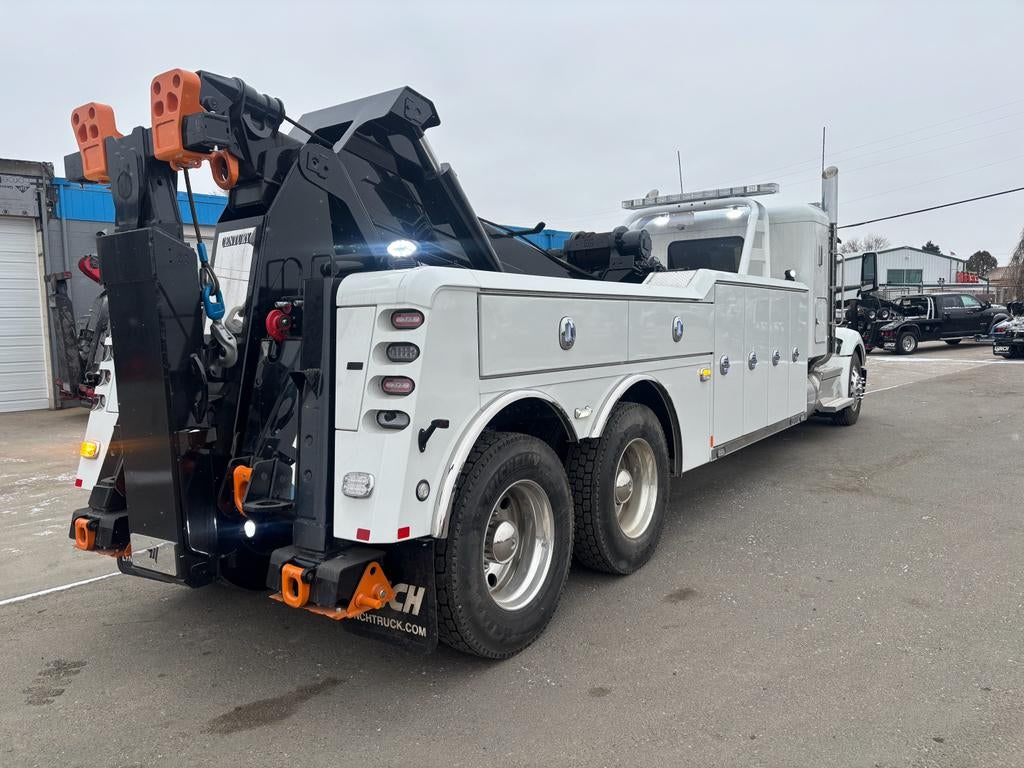 2024 Peterbilt 579 w/ Century 7035 Wrecker