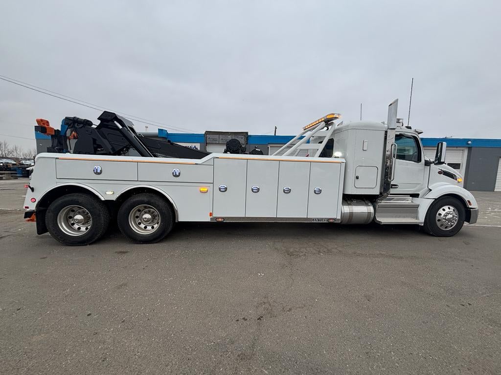 2024 Peterbilt 579 w/ Century 7035 Wrecker