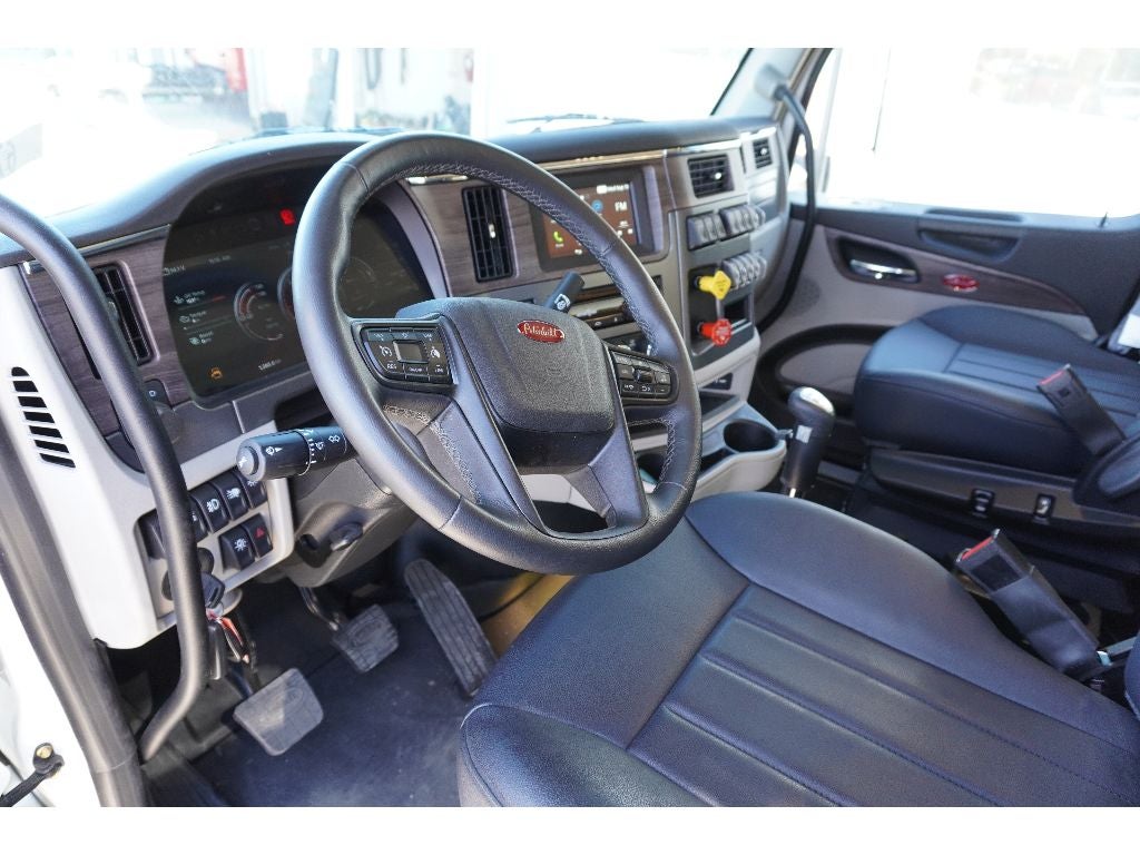 2024 Peterbilt 579 w/ Century 5130 Wrecker