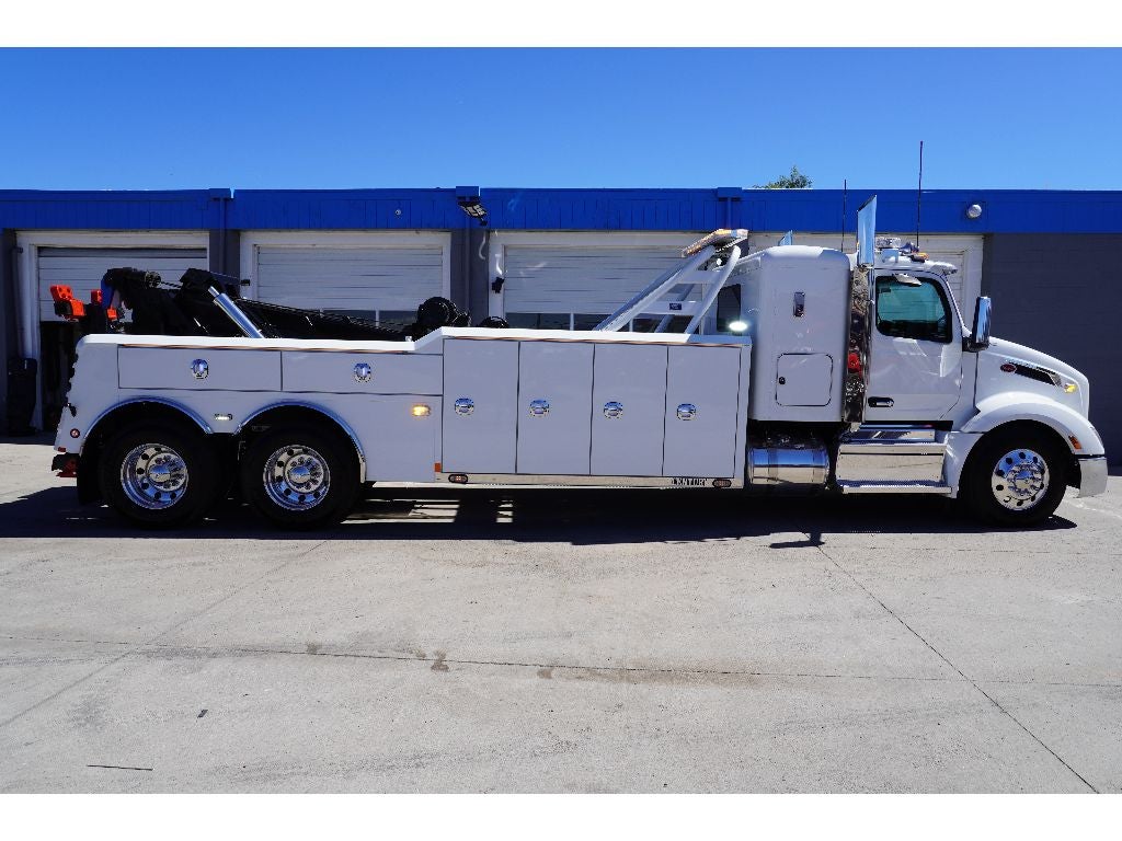 2024 Peterbilt 579 w/ Century 5130 Wrecker