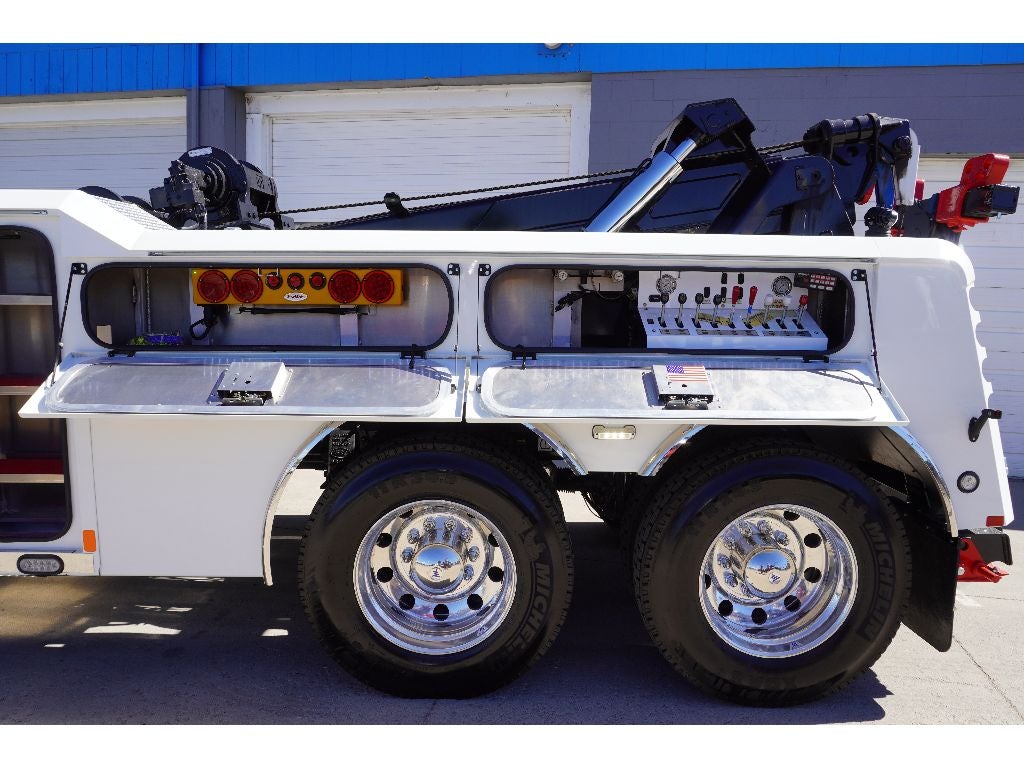 2024 Peterbilt 579 w/ Century 5130 Wrecker