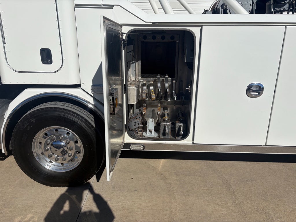 2021 Peterbilt 567 w/ Century 9055XL Wrecker