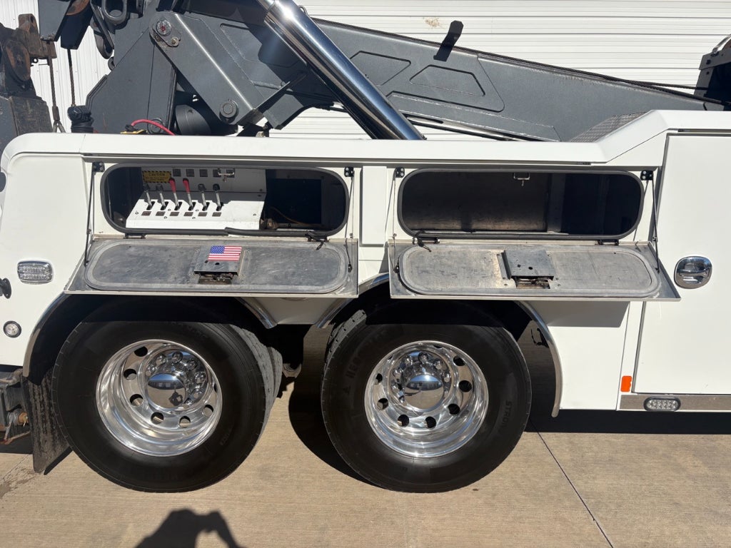 2021 Peterbilt 567 w/ Century 9055XL Wrecker