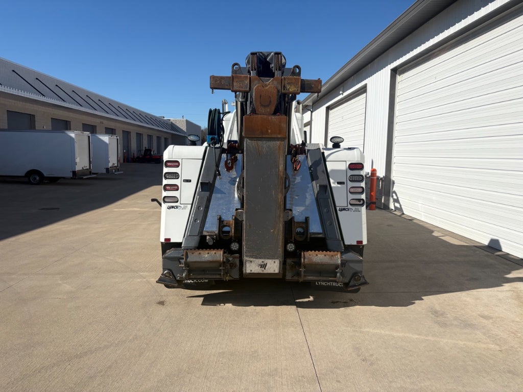 2021 Peterbilt 567 w/ Century 9055XL Wrecker