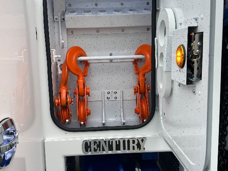 2026 Peterbilt 567 WITH A CENTURY 1135 ROTATOR