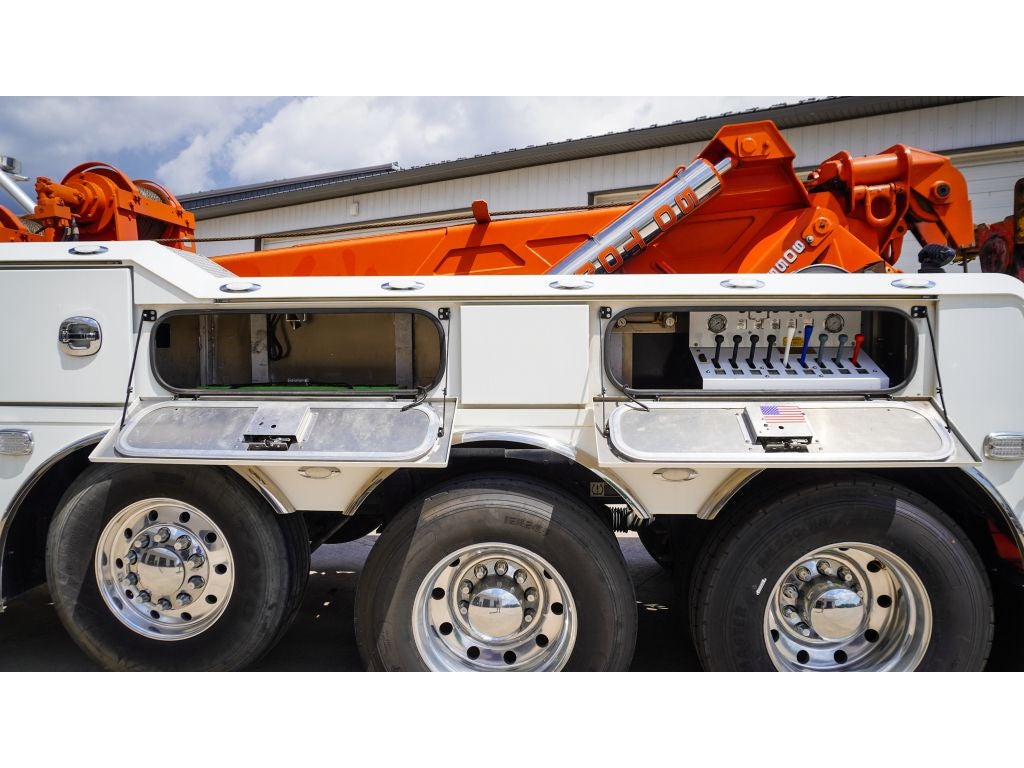 2022 Peterbilt 389 w/ Century 9055XL Wrecker