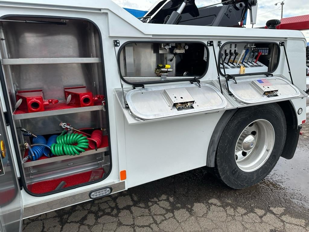 2024 Kenworth T380 w/ Century 4024 Wrecker