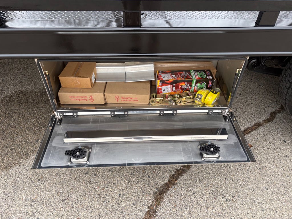 2025 CENTURY INTERNATIONAL w/ Century 12S Carrier