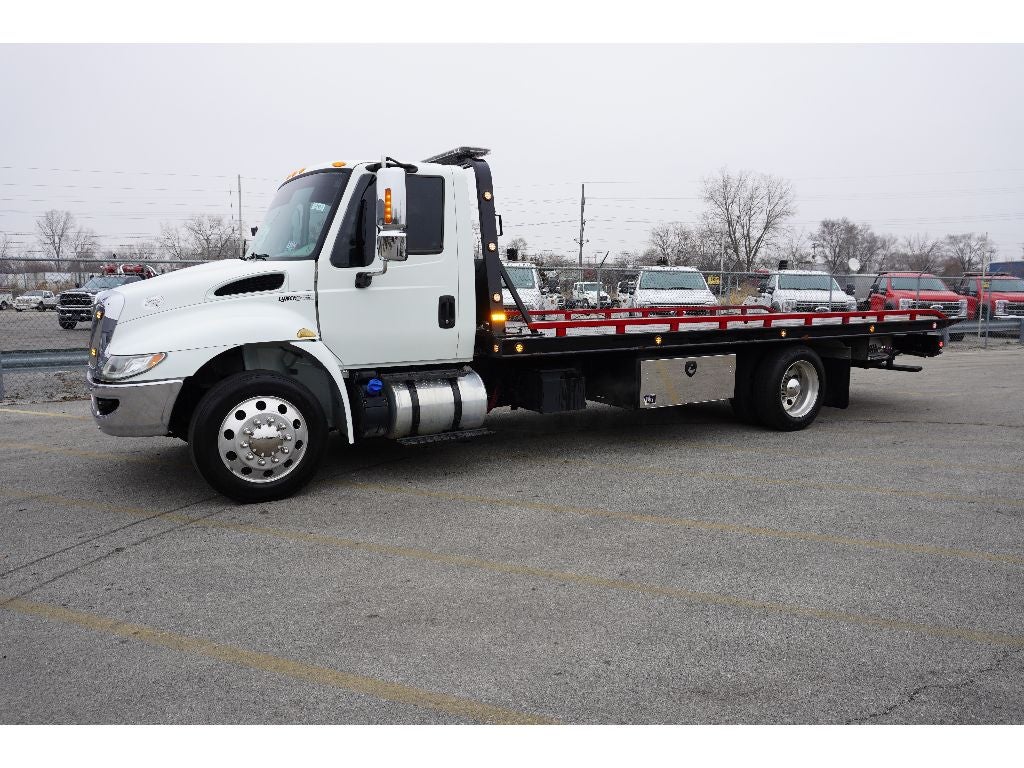 2016 International 4300 MA025 WITH A CENTURY 21.5' STEEL CARRIER