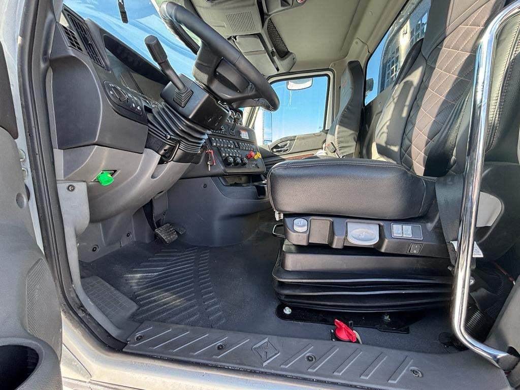 2025 International HX520 w/ Century 30S Industrial Carrier