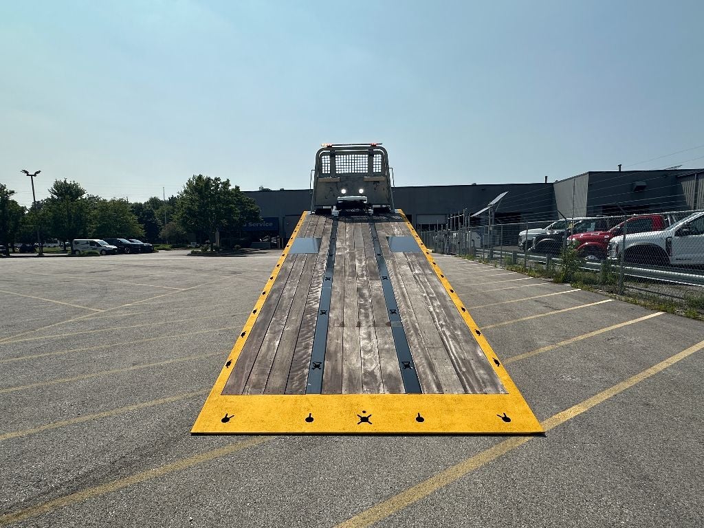 2025 International HX CENTURY 28.5' WOOD INDUSTRIAL