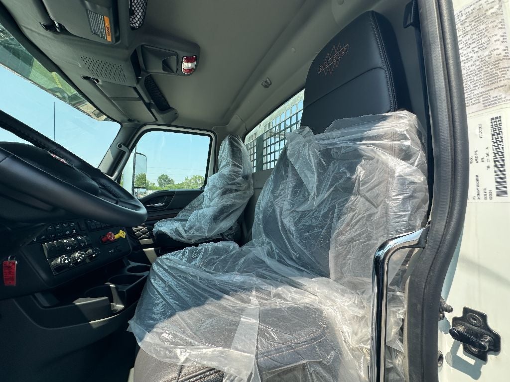 2025 International HX CENTURY 28.5' WOOD INDUSTRIAL