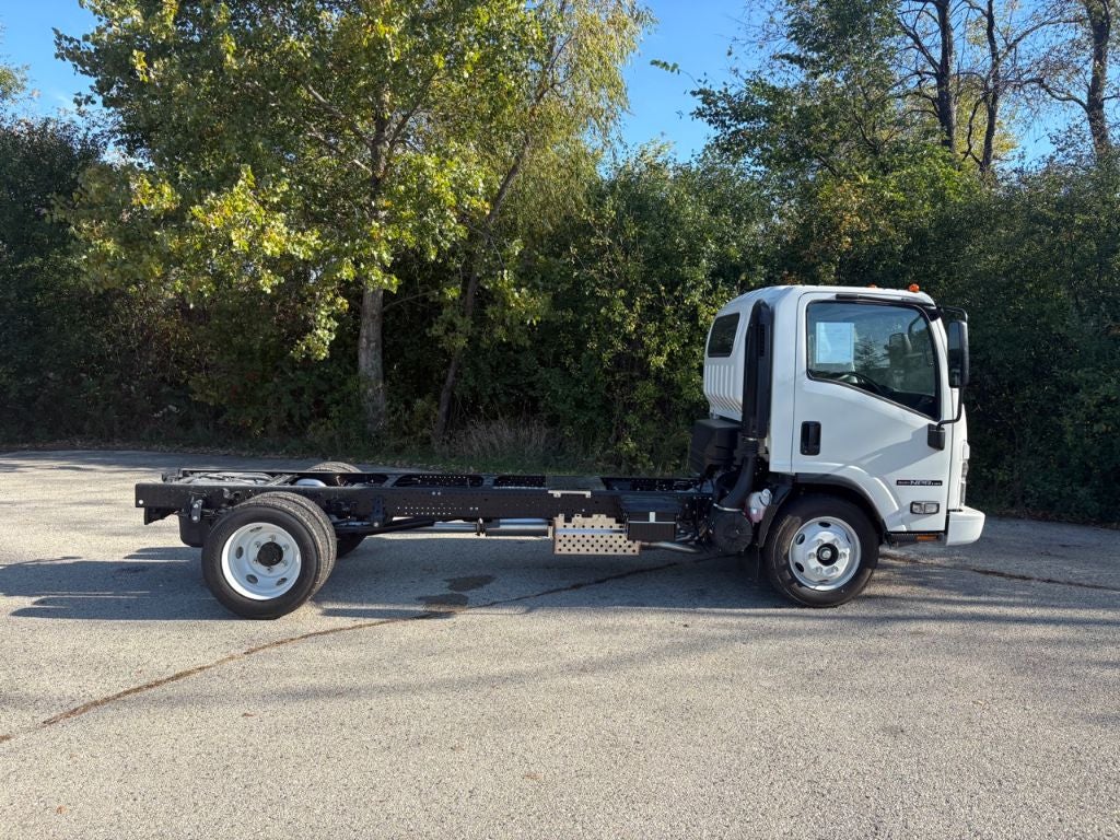 2025 Isuzu NPR-HD Morgan Van Body