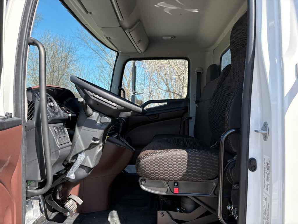 2026 Hino L6 26' ITD Van Body