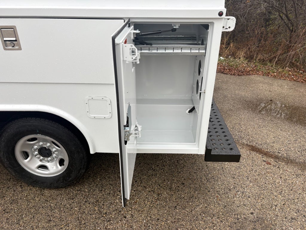 2025 GMC Savana 3500 11' Monroe CSV Body