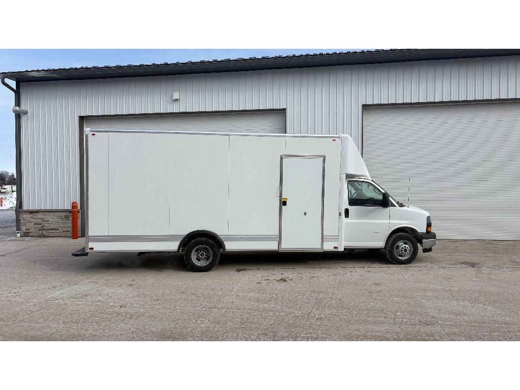 2025 GMC Savana 3500 17' Bay Bridge Van Body