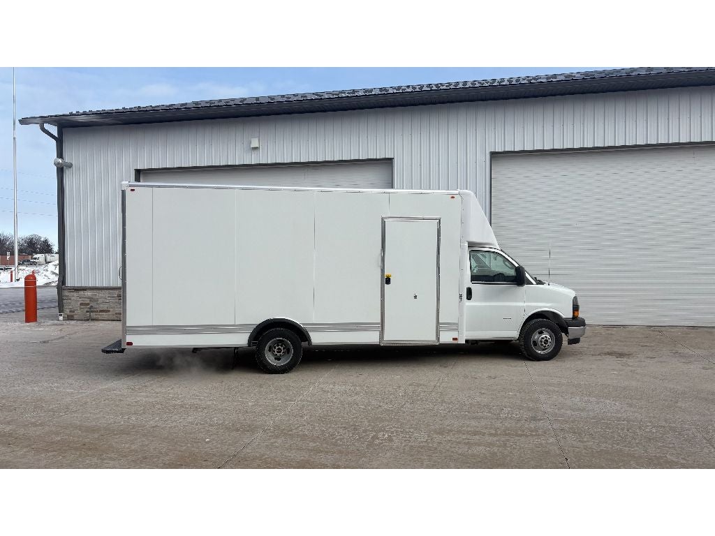 2025 GMC Savana 3500 17' Bay Bridge Van Body