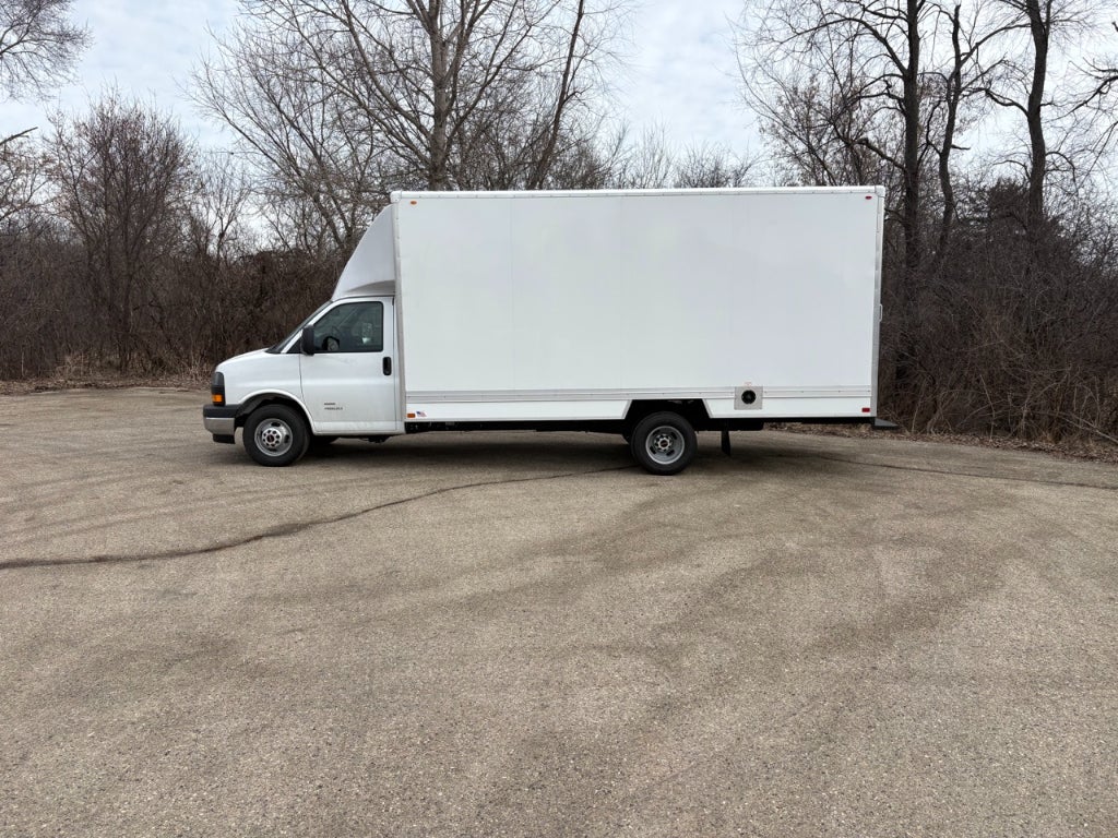2026 GMC Savana 4500 17' Bay Bridge Van Body
