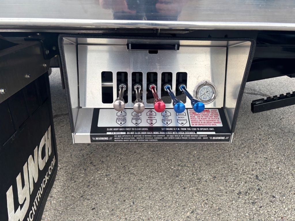 2023 Chevrolet 5500XD w/ Century 10S Carrier