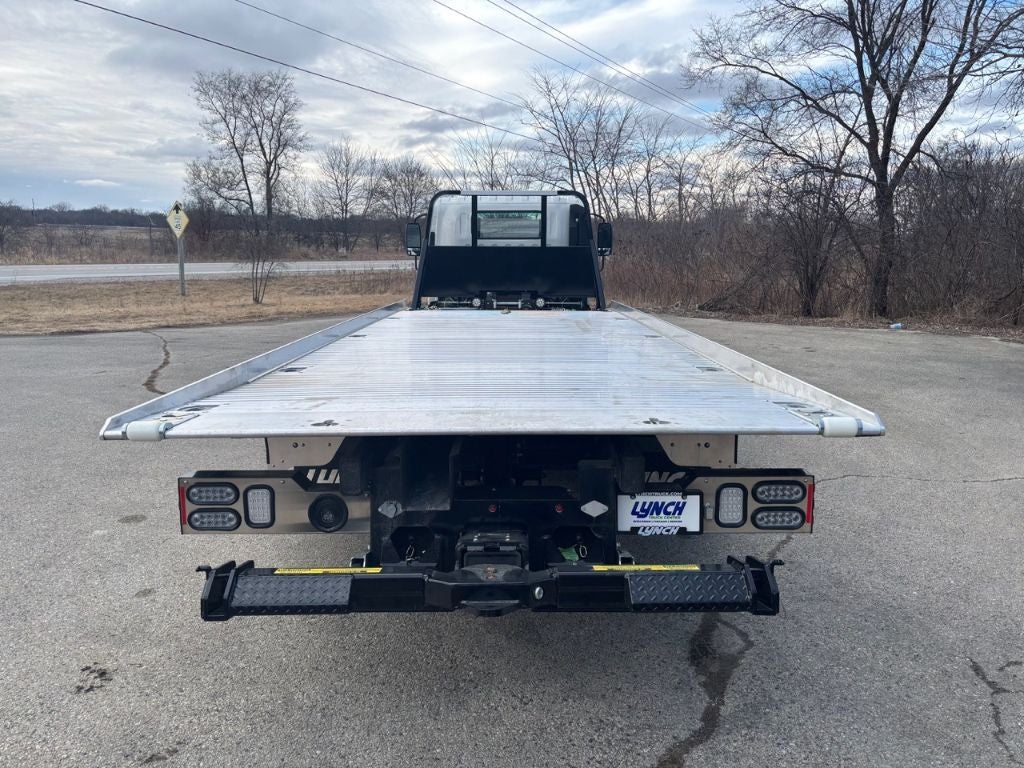 2023 Chevrolet 5500XD w/ Century 10S Carrier